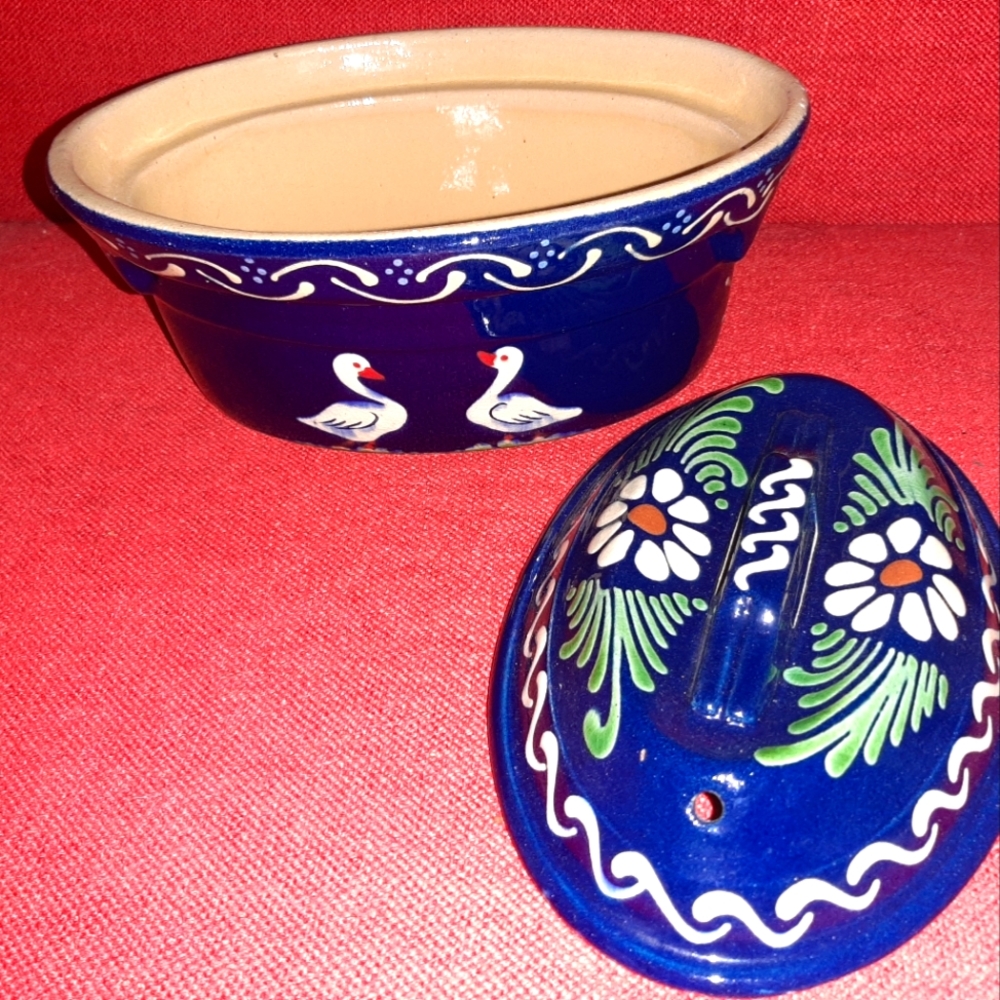 Vintage Beautiful Casserole - Picture 1 of 3